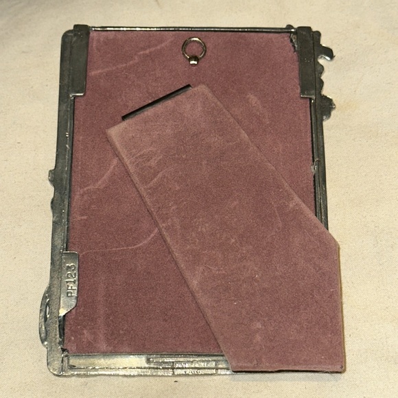 Vintage 1985 Seagull Pewter 5x3.5 Iris Picture Frame - Picture 3 of 5